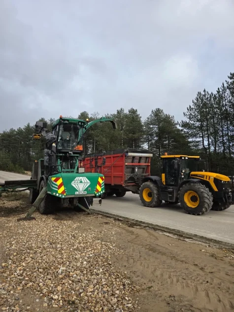 Processing wood chip with our Diamant 2000 wood chipper